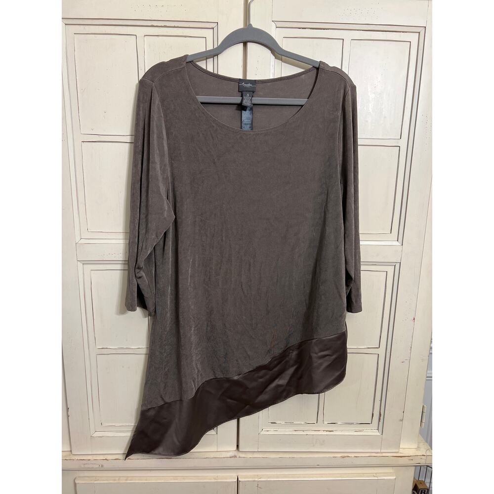 Chico’s Travelers size 3 US XL brown top slinky asymmetrical hem